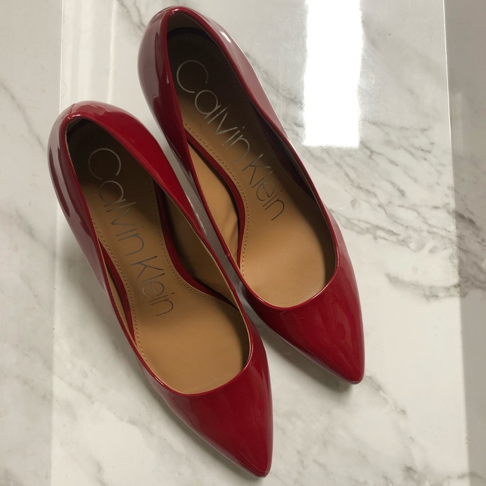 👠CRIMSON RED, CALVIN KLEIN HEEL, 7.5 NEW/ NVR WRN